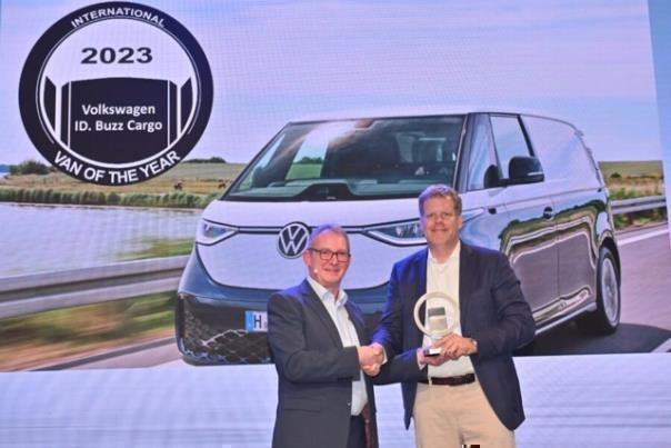 ID. Buzz Cargo von Volkswagen Nutzfahrzeuge zum «International Van of the Year 2023» gewählt 